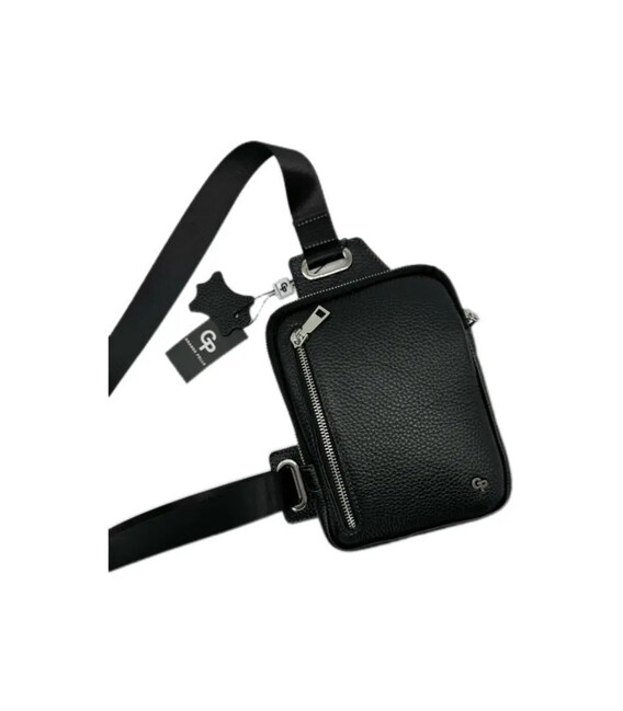 Чоловіча шкіряна сумка-слінг у чорному кольорі Grande Pelle 739710 фото, картинка, изображение