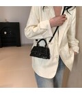 Жіноче кросбоді із золотистою фурнітурою Lilly P2-8574A картинка, зображення, фото