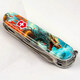 Складаний ніж Victorinox HUNTSMAN ZODIAC Бойовий дракон 1.3713.7.Z3230p - картинка, зображення, фото ножа