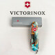 Складаний ніж Victorinox HUNTSMAN ZODIAC Бойовий дракон 1.3713.7.Z3230p - картинка, зображення, фото ножа