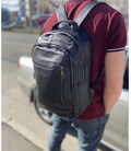 Городской мужской кожаный рюкзак 28х42х18, сумка на плечи для ноутбука Tiding Bag B2-03555A, черная фото, картинка, изображение