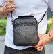 Чоловічий шкіряний месенджер 18x22x8, сумка планшет через плече Tiding Bag A25F-1519A чорний картинка, зображення, фото
