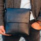 Чоловіча сумка планшет через плече 23х26х6, шкіряна барсетка Tiding Bag SK A75-181 чорна картинка, зображення, фото