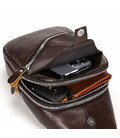 Чоловічий шкіряний рюкзак на одне плече 18х32х7, сумка-слінг для міста TIDING BAG MK03983 коричнева картинка, зображення, фото