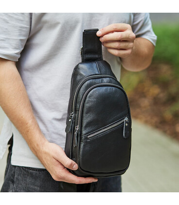 Чоловіча нагрудна сумка рюкзак 31х17х9, бананка зі шкіри на плечі Tiding Bag 79906 чорна картинка, зображення, фото