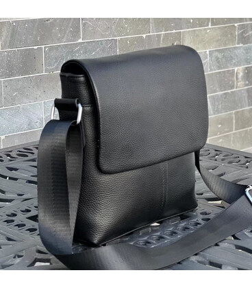 Кожаная мужская сумка через плечо 21х23х5.5, мягкая барсетка для гаджетов Tiding Bag 12977 черная фото, картинка, изображение
