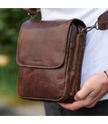 Барсетка з клапаном через плече 24х20х6, чоловіча сумка з гладкою шкірою Tiding Bag TD-81020 коричнева картинка, зображення, фот
