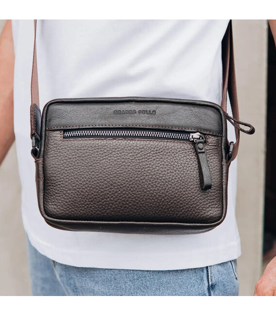 Сумка через плече компактна вертикальна Grande Pelle 736720 Urban Classic фото, картинка, изображение