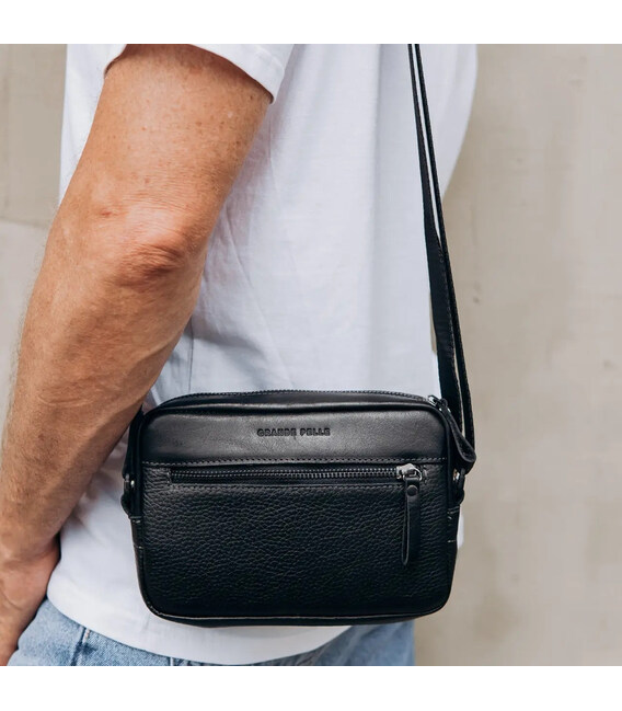 Сумка через плече компактна вертикальна Grande Pelle 736710 Urban Classic фото, картинка, изображение