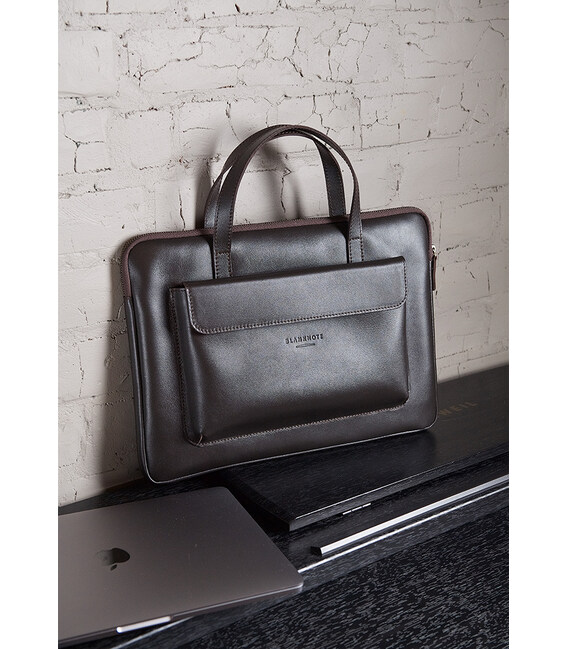 Кожаный чехол (сумка) с ручками и карманом для MacBook 16 Pro Темно-коричневый фото, картинка, изображение