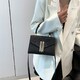 Жіноче кросбоді із золотистою фурнітурою Lilly P2-1701A картинка, зображення, фото