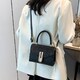 Жіноче кросбоді із золотистою фурнітурою Lilly P2-1701A картинка, зображення, фото