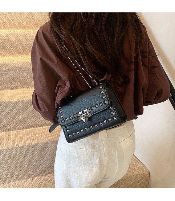 Сумка із заклепками на ланцюжку Lilly P2-87102A картинка, зображення, фото