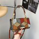 Кросбоді з еко-шкіри з геометричним малюнком Lilly P2-15119230R картинка, зображення, фото