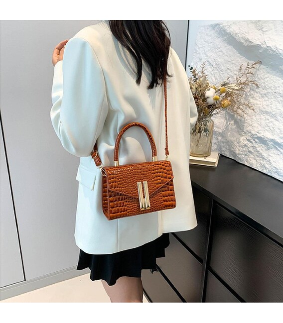 Женское кроссбоди с золотистой фурнитурой Lilly P2-1801C фото, картинка, изображение