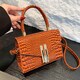 Жіноче кросбоді із золотистою фурнітурою Lilly P2-1801C картинка, зображення, фото