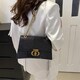 Сумочка на ланцюжку каркасна через плече Lilly P4-6536A картинка, зображення, фото