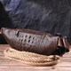 Модная поясная сумка из натуральной кожи с фактурой под крокодила 21298 Vintage Коричневая фото