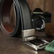 Ремень мужской с затемненной пряжкой механика Vintage 20225 Коричневый фото
