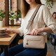Небольшая прямоугольная сумка на два отделения из натуральной кожи Vintage 22357 Белая фото