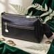 Женская сумка с металлическим украшением посередине из натуральной кожи Vintage 22607 Черная фото