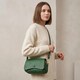 Кожаная женская сумка в красивом цвете и с фигурным клапаном Vintage 22430 Зеленая фото