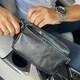 Сумка на пояс из натуральной кожи черная Tiding Bag 1001A фото