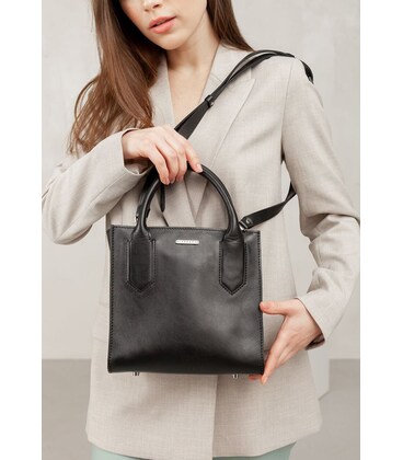 Шкіряна жіноча сумка-кроссбоді чорна картинка, зображення, фото