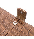 Необычное мужское портмоне с хлястиком из натуральной кожи с тиснением под крокодила KARYA 21196 Светло-коричневый картинка, изо