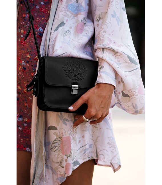 Кожаная женская бохо-сумка Лилу черная фото, картинка, изображение