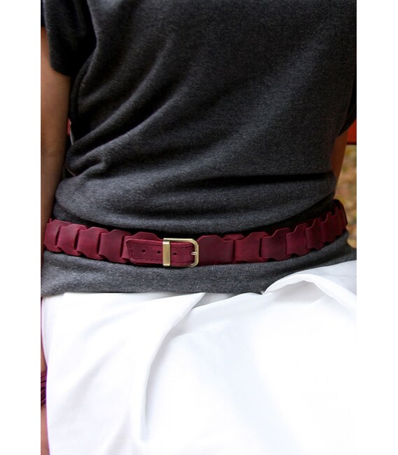 Женский кожаный бохо-ремень бордовый фото, картинка, изображение