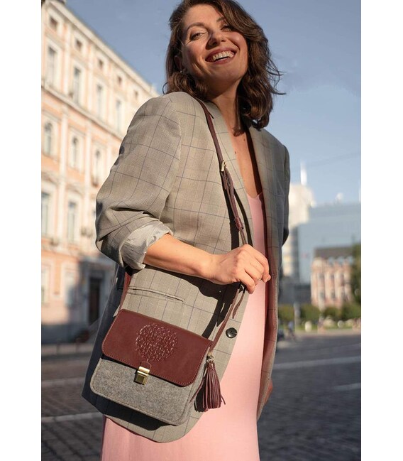 Фетровая женская бохо-сумка Лилу с кожаными бордовыми вставками фото, картинка, изображение