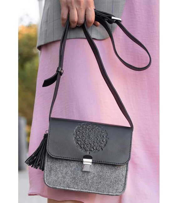 Фетровая женская бохо-сумка Лилу с кожаными черными вставками фото, картинка, изображение