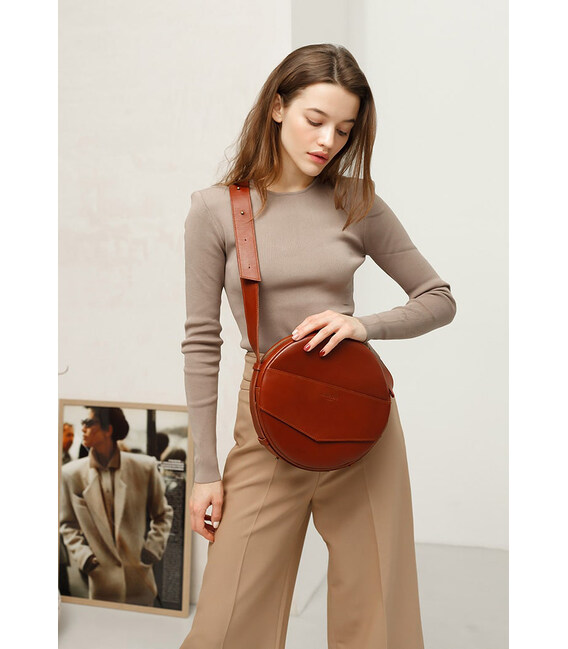 Шкіряна жіноча кругла сумка-рюкзак Maxi світло-коричнева картинка, зображення, фото