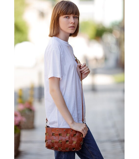 Кожаная плетеная женская сумка Пазл S светло-коричневая краст фото, картинка, изображение
