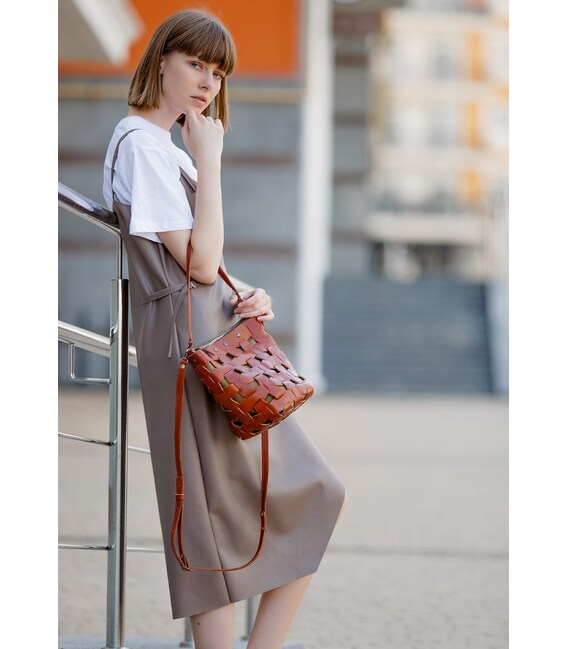 Кожаная плетеная женская сумка Пазл M светло-коричневая Krast фото, картинка, изображение