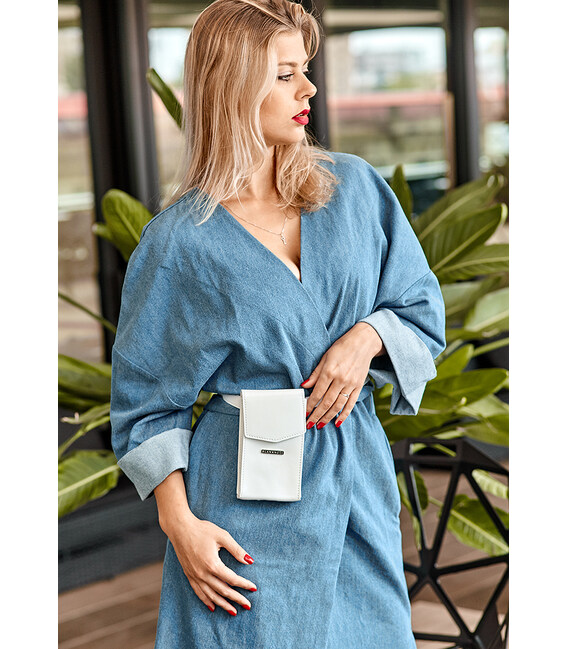 Вертикальная женская кожаная сумка поясная/кроссбоди Mini белая фото, картинка, изображение