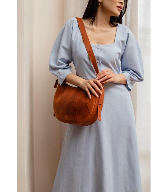 Кожаная женская сумка Круассан светло-коричневая фото, картинка, изображение