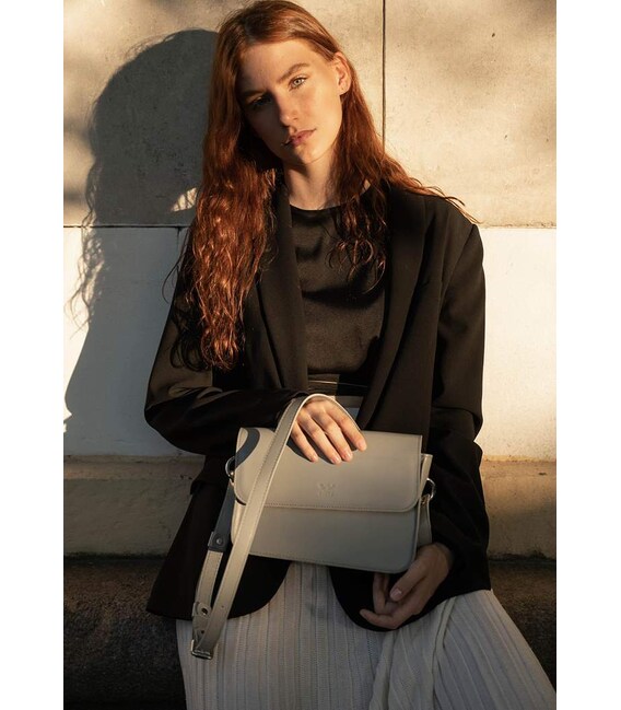 Женская кожаная мини сумка Moment серая фото, картинка, изображение