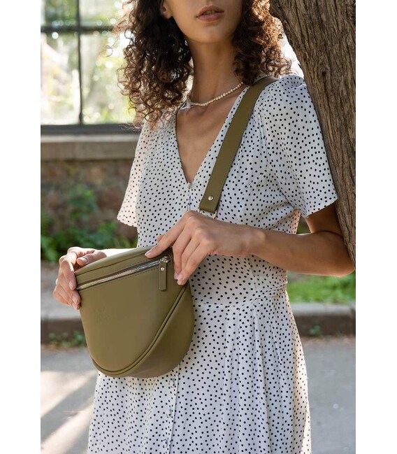 Кожаная сумка поясная-кроссбоди Vacation оливковый фото, картинка, изображение