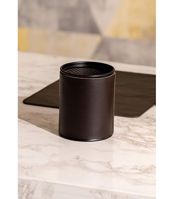 Стакан для ручек в кожаном чехле темно-коричневый краст фото, картинка, изображение