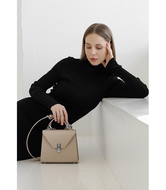 Женская кожаная сумка Futsy Светло-бежевая фото, картинка, изображение