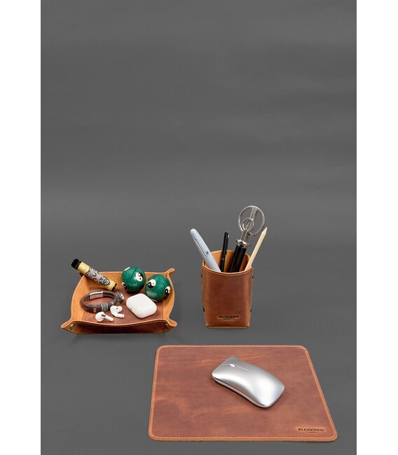 Набор для рабочего стола из натуральной кожи 1.3 светло-коричневый Crazy Horse с эффектом Pull Up фото, картинка, изображение